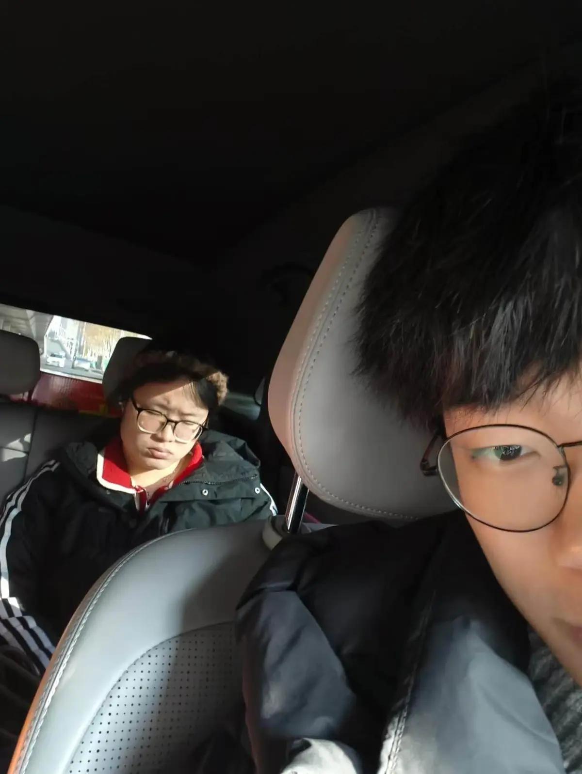 在车上偷拍你